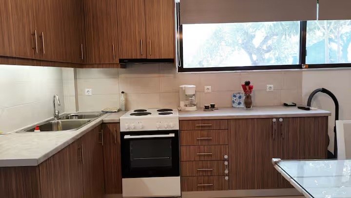 Kitchenette with oven, hob and sink