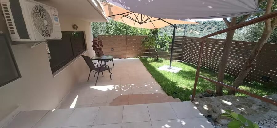 Parasol and lawn in the private outdoor area